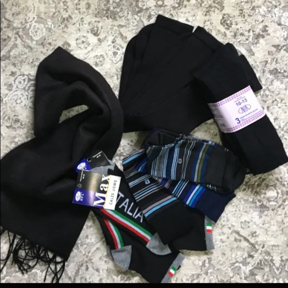 Bundled men’s Socks and scarf